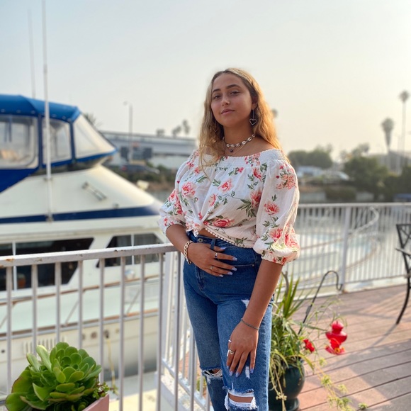 White over the shoulder Zara top with pink flowers - Picture 3 of 5